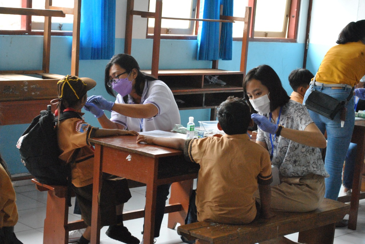 FK Unud Educates on the Danger of Dental Caries in Children through Social Services at SDN 10 Jimbaran